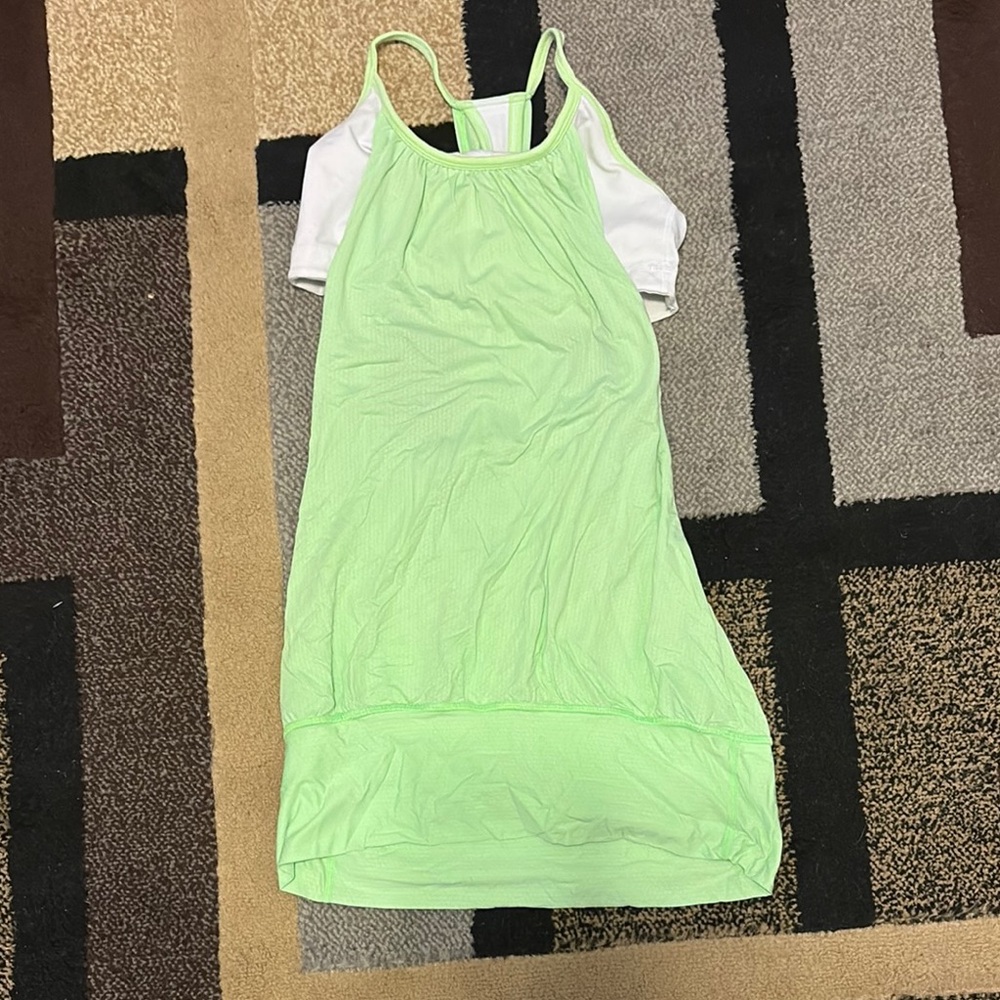 Lululemon Athletica Light Green Sports Bra - size 4- good condition